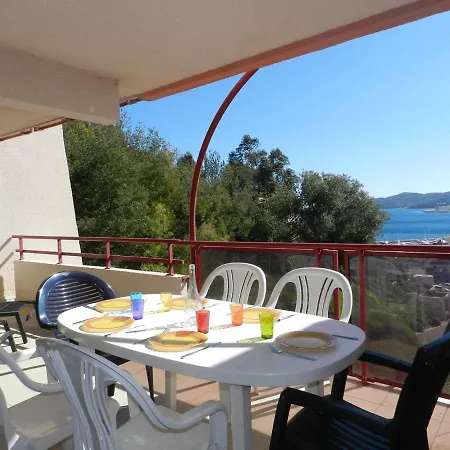 Apartment Le Lavandou, 3 Pieces, 6 Personnes - Fr-1-713-50