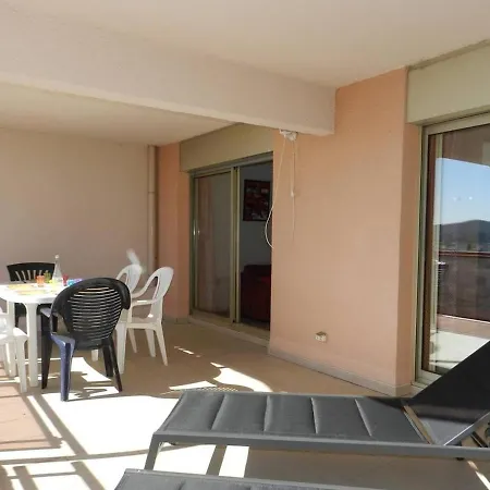 Le Lavandou, 3 Pieces, 6 Personnes - Fr-1-713-50 Apartment Le Lavandou