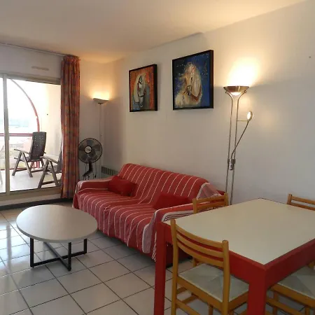 Apartment Le Lavandou, 3 Pieces, 6 Personnes - Fr-1-713-50 *