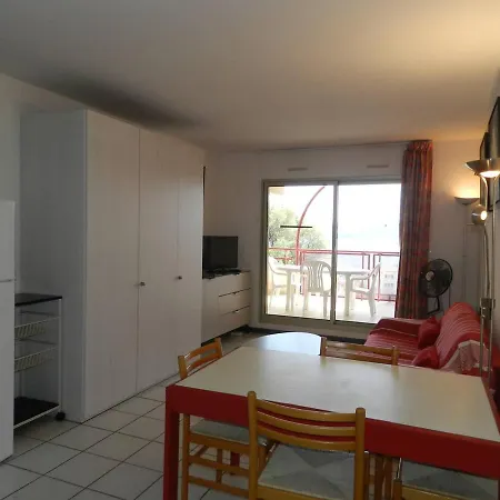 Apartment Le Lavandou, 3 Pieces, 6 Personnes - Fr-1-713-50 Le Lavandou